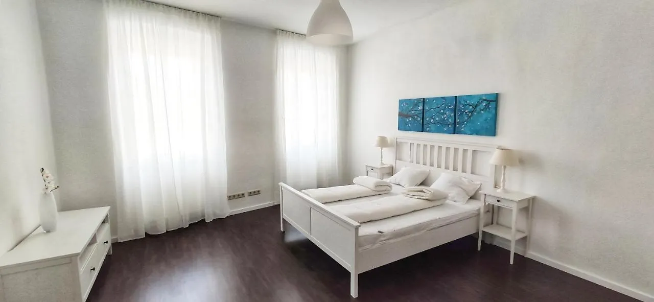 Helle Zweiraumwohnung In Wohngebiet Wenen