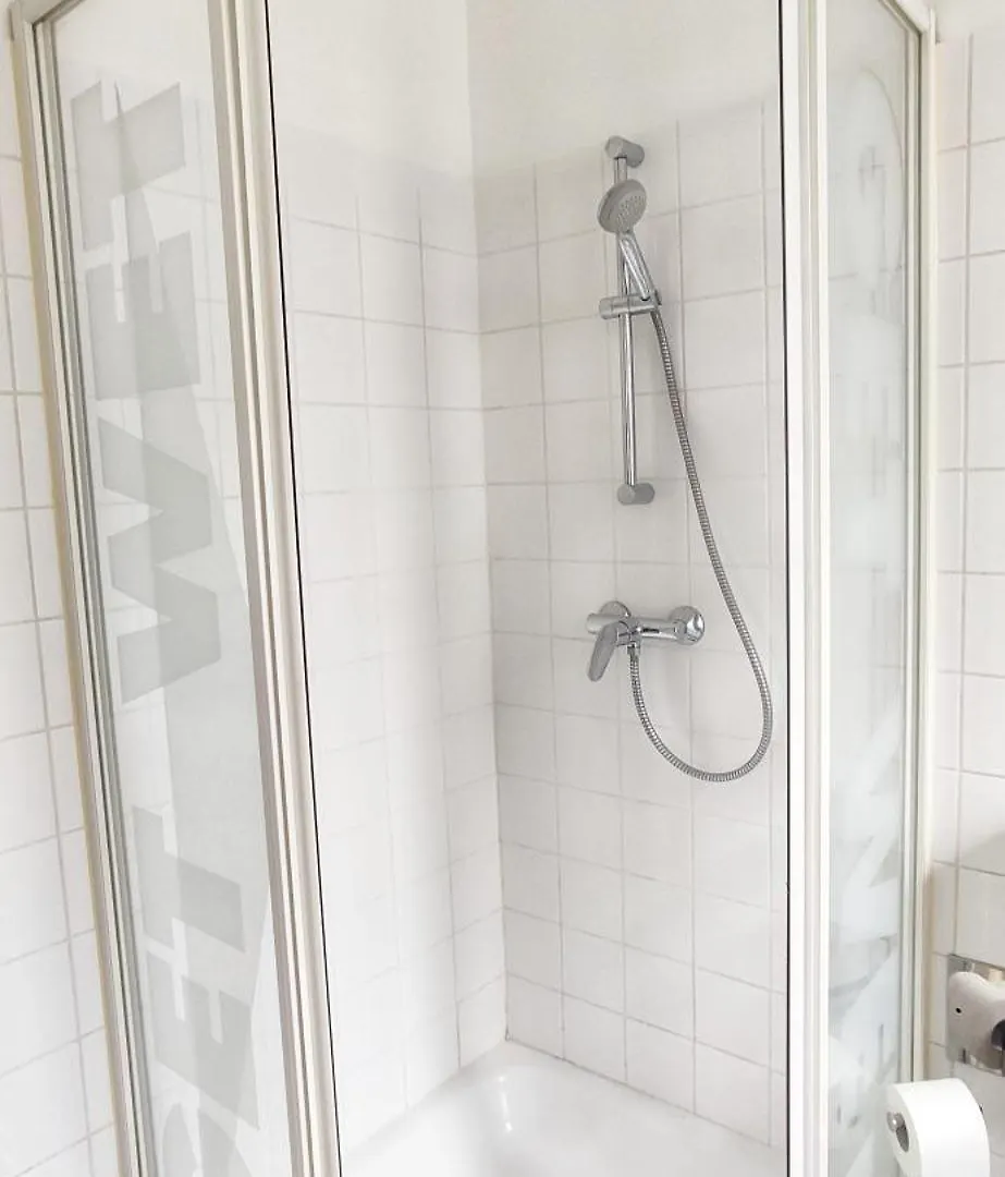 Helle Zweiraumwohnung In Wohngebiet Wenen